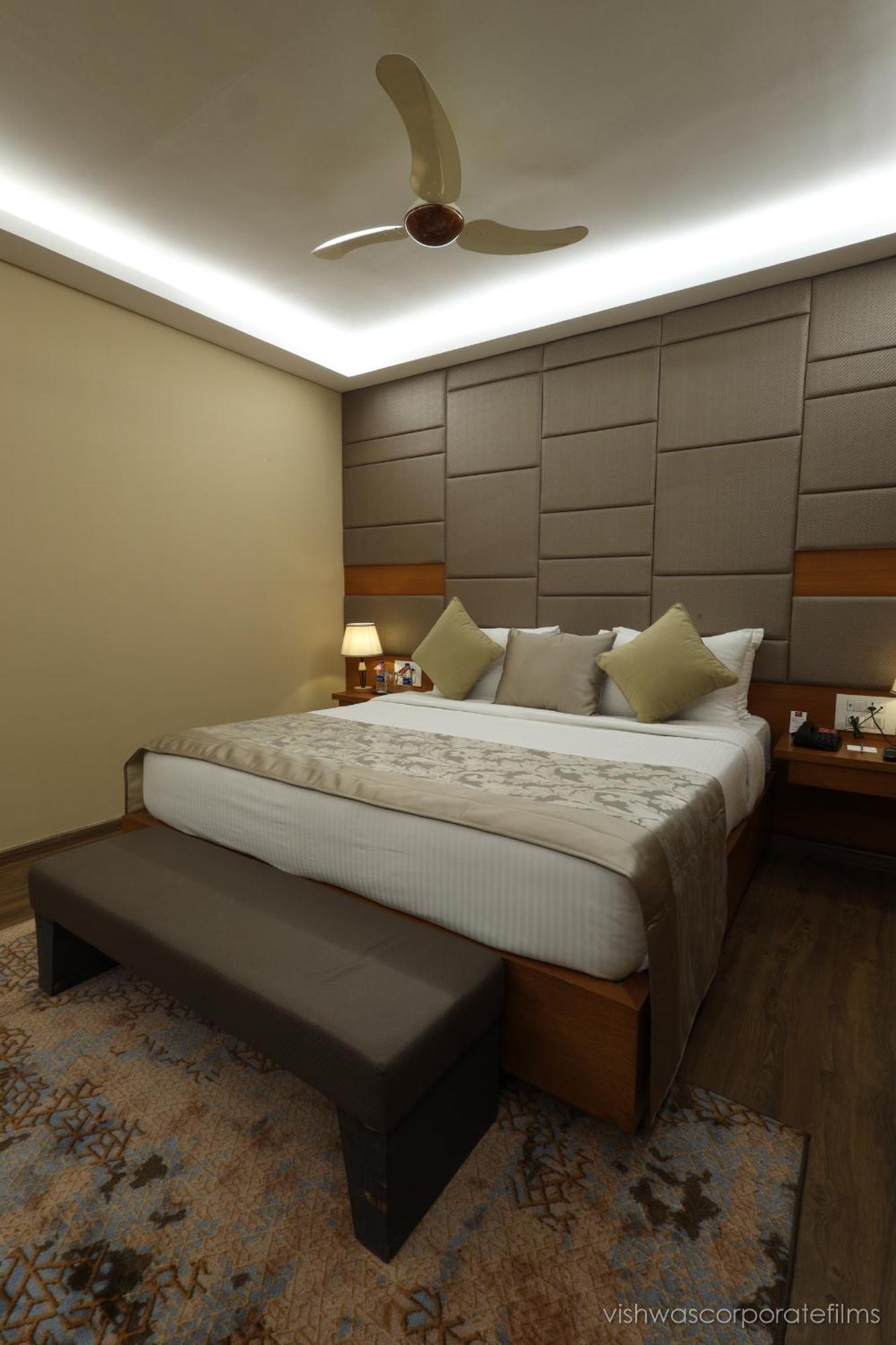 Rang Lords Inn Bharuch 外观 照片