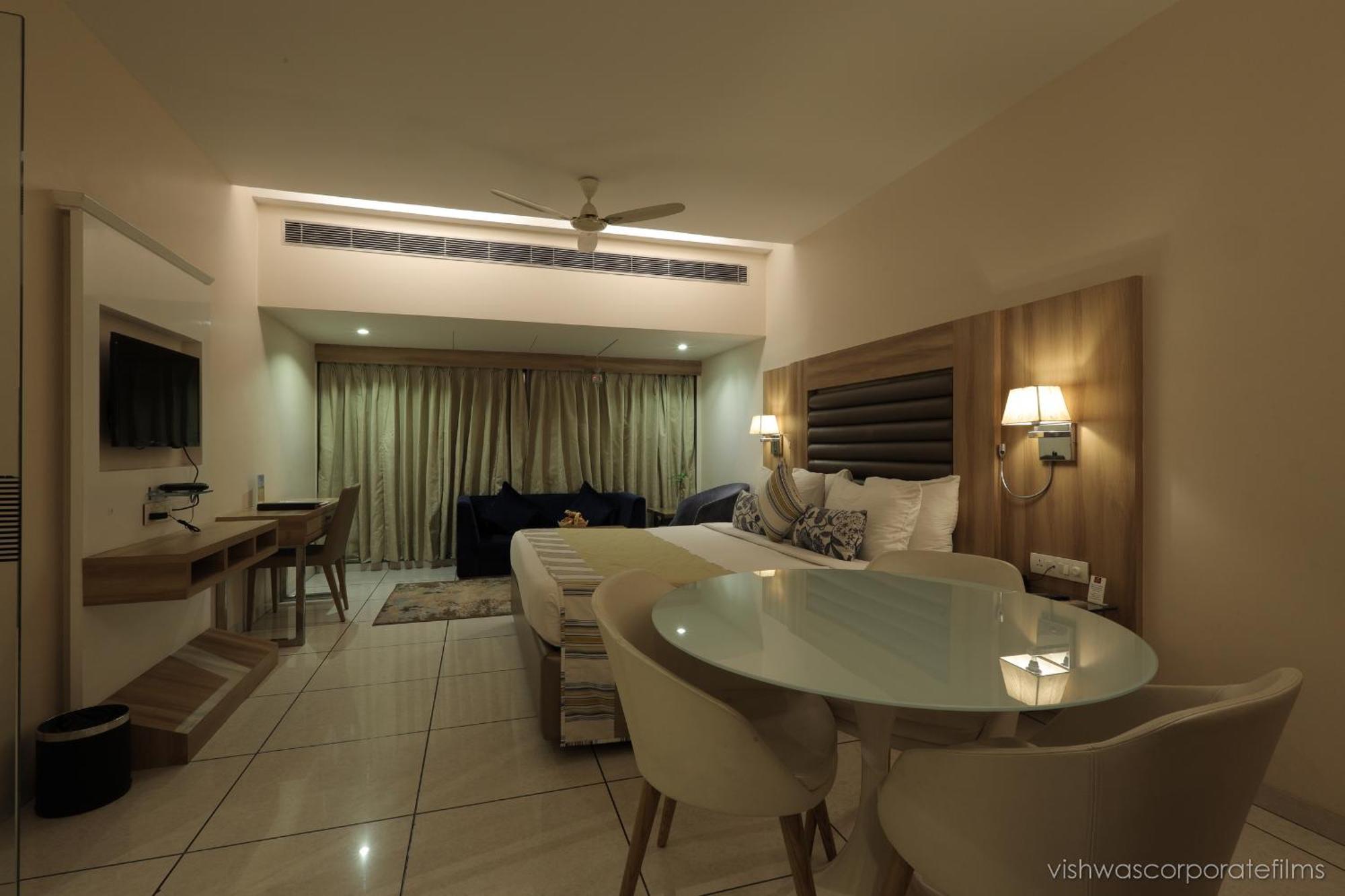 Rang Lords Inn Bharuch 外观 照片