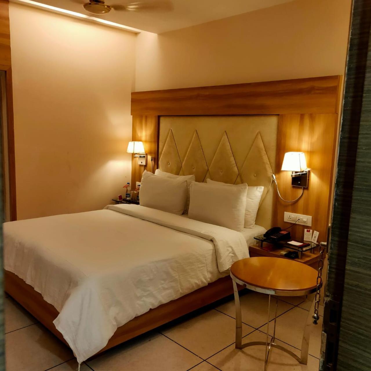 Rang Lords Inn Bharuch 外观 照片