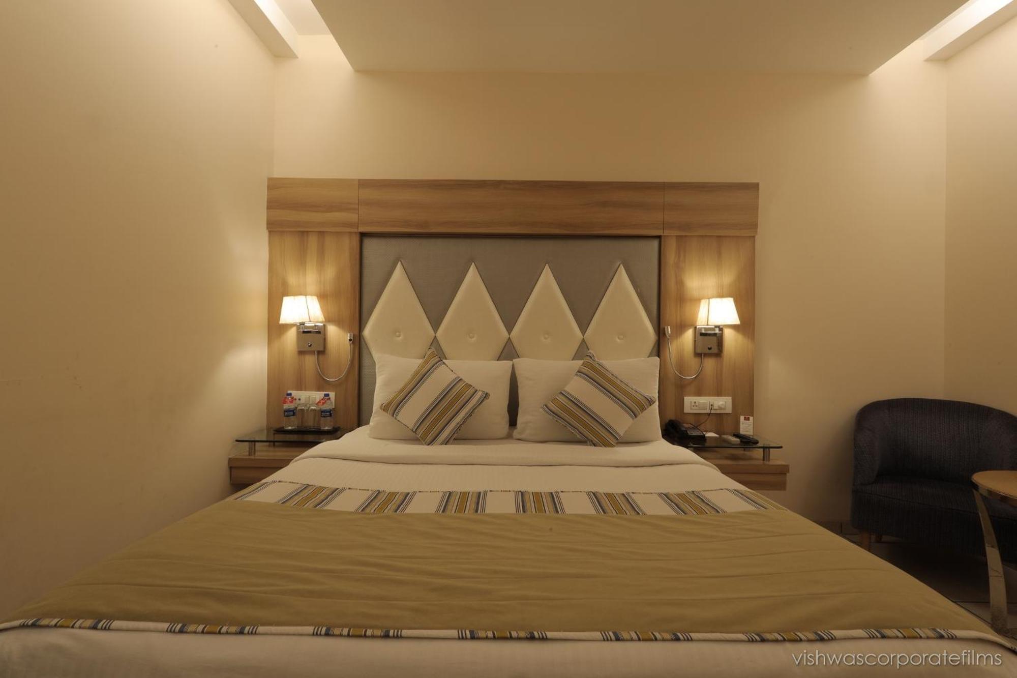 Rang Lords Inn Bharuch 外观 照片