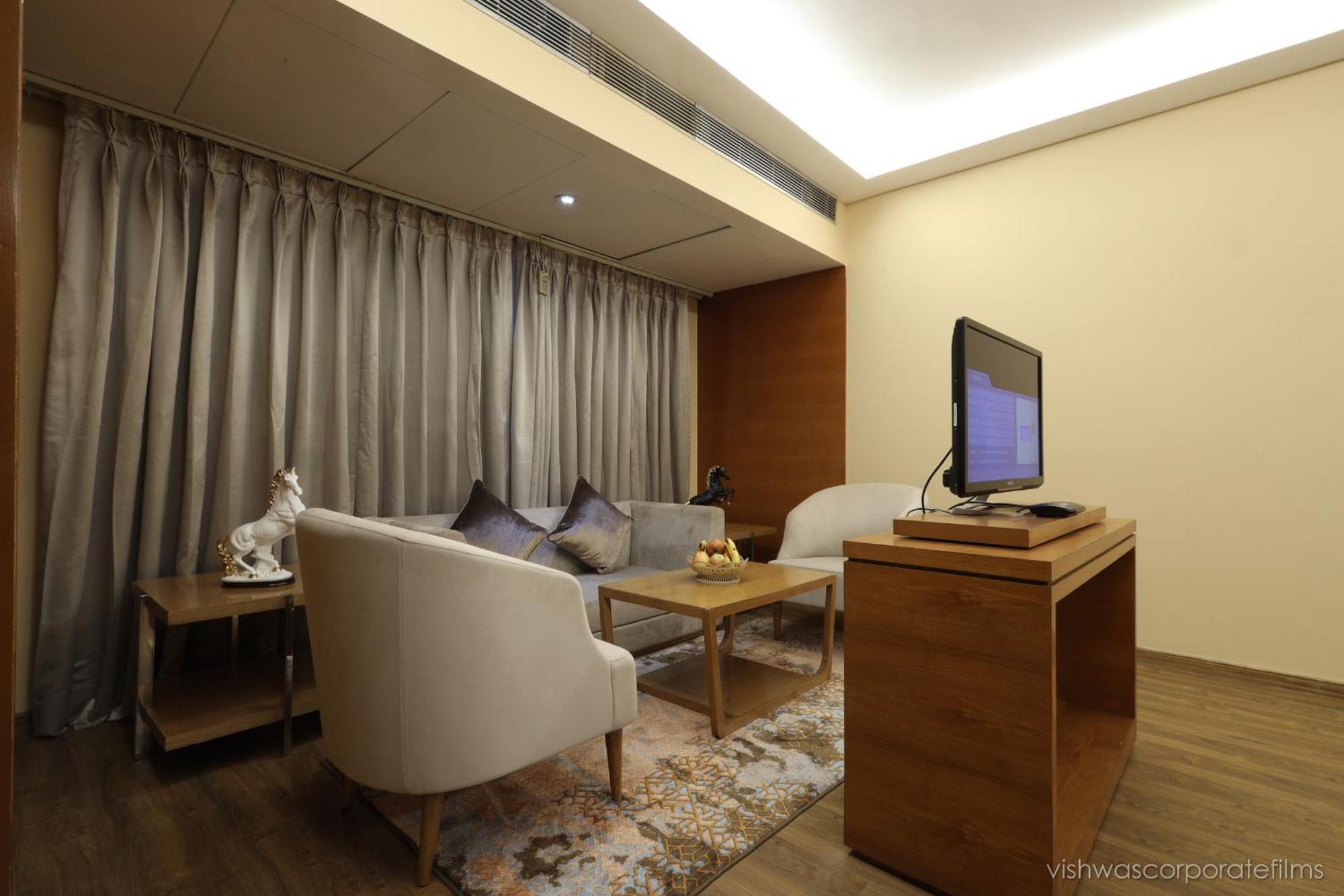 Rang Lords Inn Bharuch 外观 照片